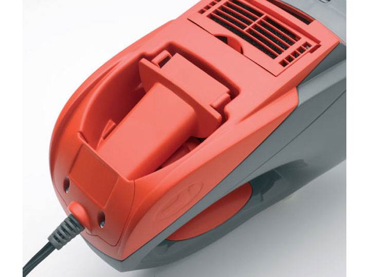 Black m10g Decker ACV1205 12 Volt DC Cyclonic Auto Dustbuster Car Vacuum Cleaner